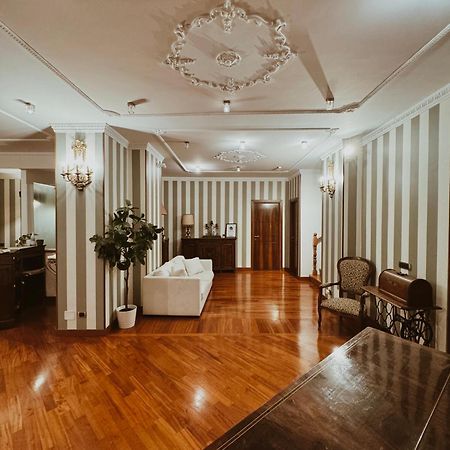 Residenza Tritone Luxury Guest House Trevi Fountain Rom Exterior foto