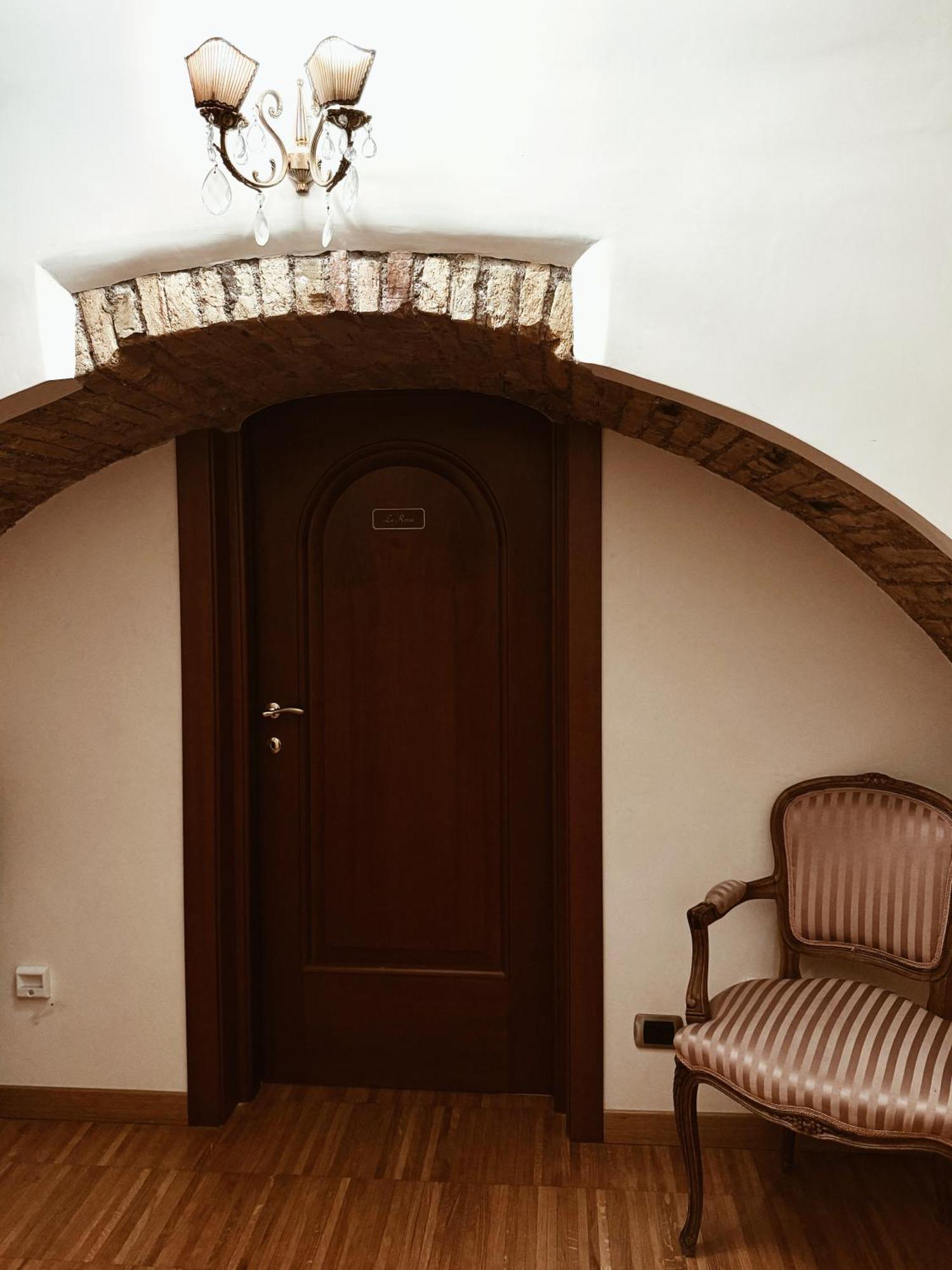 Residenza Tritone Luxury Guest House Trevi Fountain Rom Exterior foto